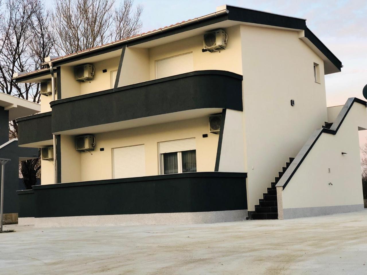 Lanika Apartments Улцинь Экстерьер фото